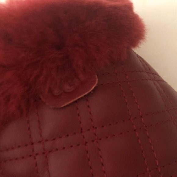 UGG Genuine Shearling Scuffette II Quilted Leather Red Slipper. Size: 8, 9 - Picture 13 of 15